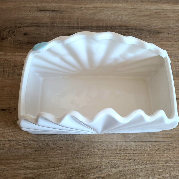 Large 9 3/4'' long, 6'' tall ceramic shell shape luster finish planter. - Picture 8 of 9